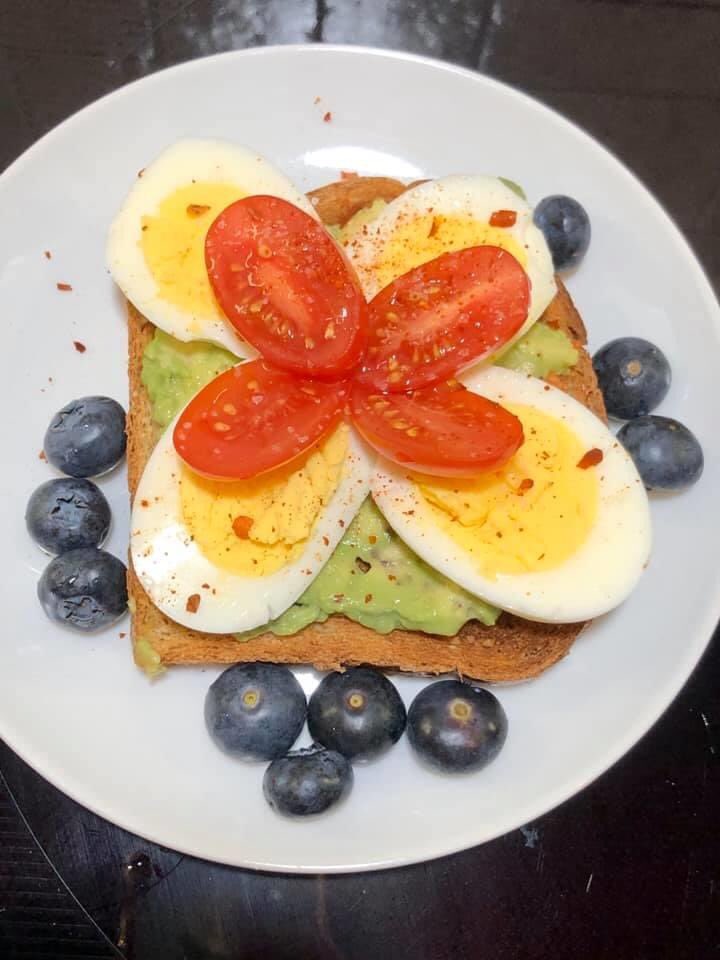 lizskitchen's tweet photo. Even breakfast can be pretty! https://t.co/I0PkSqIiVC
