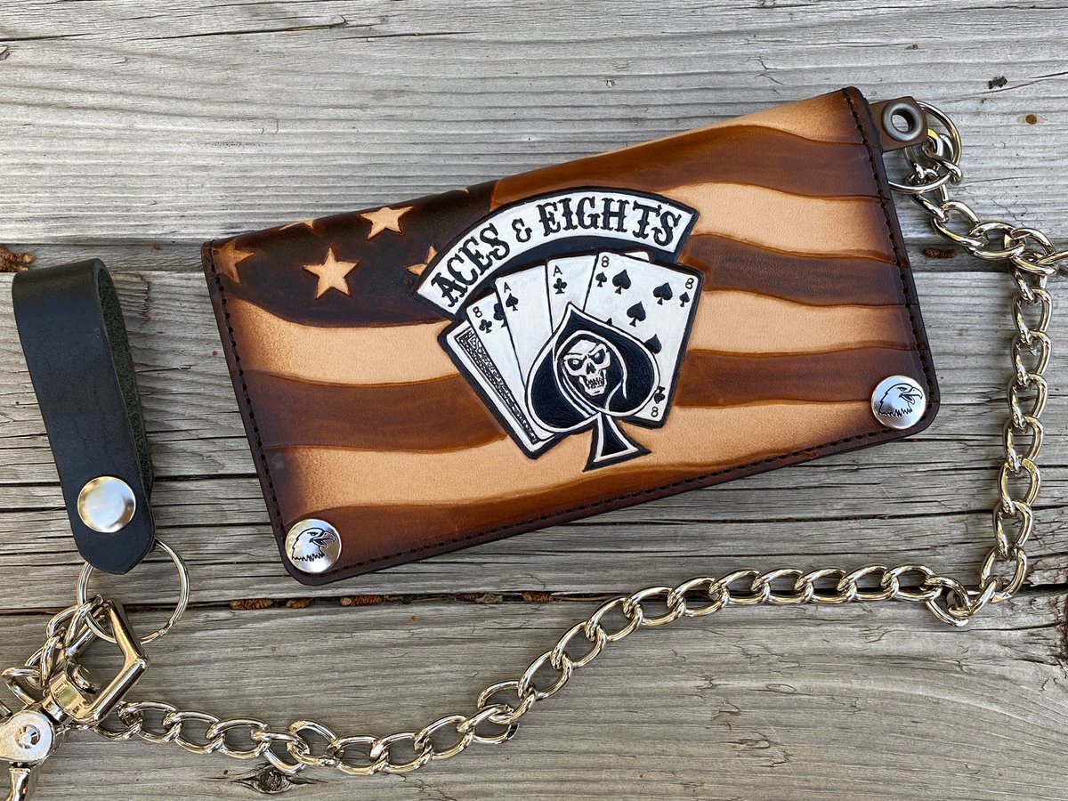 MentorElsa's tweet photo. 🚨Here’s my latest projects I handcrafted for my patriot clients and while being an outspoken conservative patriot here. 🇺🇸🇺🇸
#outlawbikerwallet
#militarywallets
#patioticgear
#customwallets
#leathercraft
#leatherartist
#bikerwallets
#MADEinUSA
#tooledleather
👀 👇🏻👇🏻👇🏻👇🏻 https://t.co/BBxSv0seOj