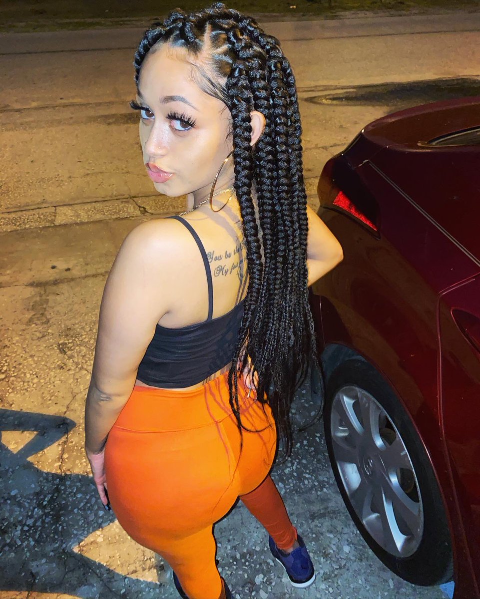 itssvidaa's tweet photo. Niceee lil assss back theeree *kstylis vc* https://t.co/JpvSnV46QS