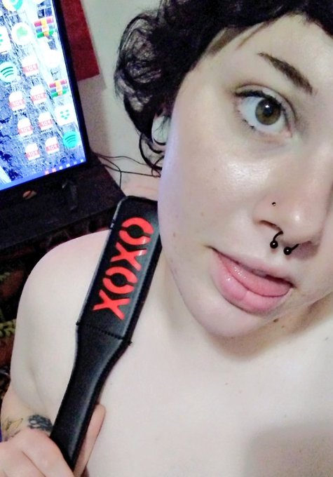 Hey! New to Twitter 💜💜💜 just hit 10.1K views on @Pornhub yesterday!!! Starting an onlyfans since I'm