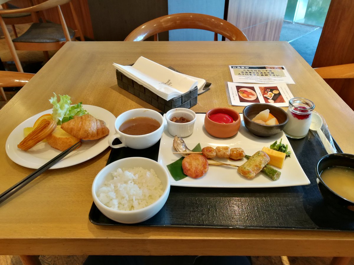 Bsmasa 京急exホテル品川 で朝食 コロナ対応で個食提供 洋食プレートと和食お膳があったので 両方いただく 両方だとなかなか量がある やや甘い食べ物が多いか 外も良い景色で良い天気なので 撤収して帰宅方向で Bsmasa 京急exホテル品川 で朝食 コロナ対応で個食提供 洋食プレートと和食お膳があったので 両方いただく 両方だとなかなか量がある やや甘い食べ物が多いか 外も良い景色で良い天気なので 撤収して帰宅方向で