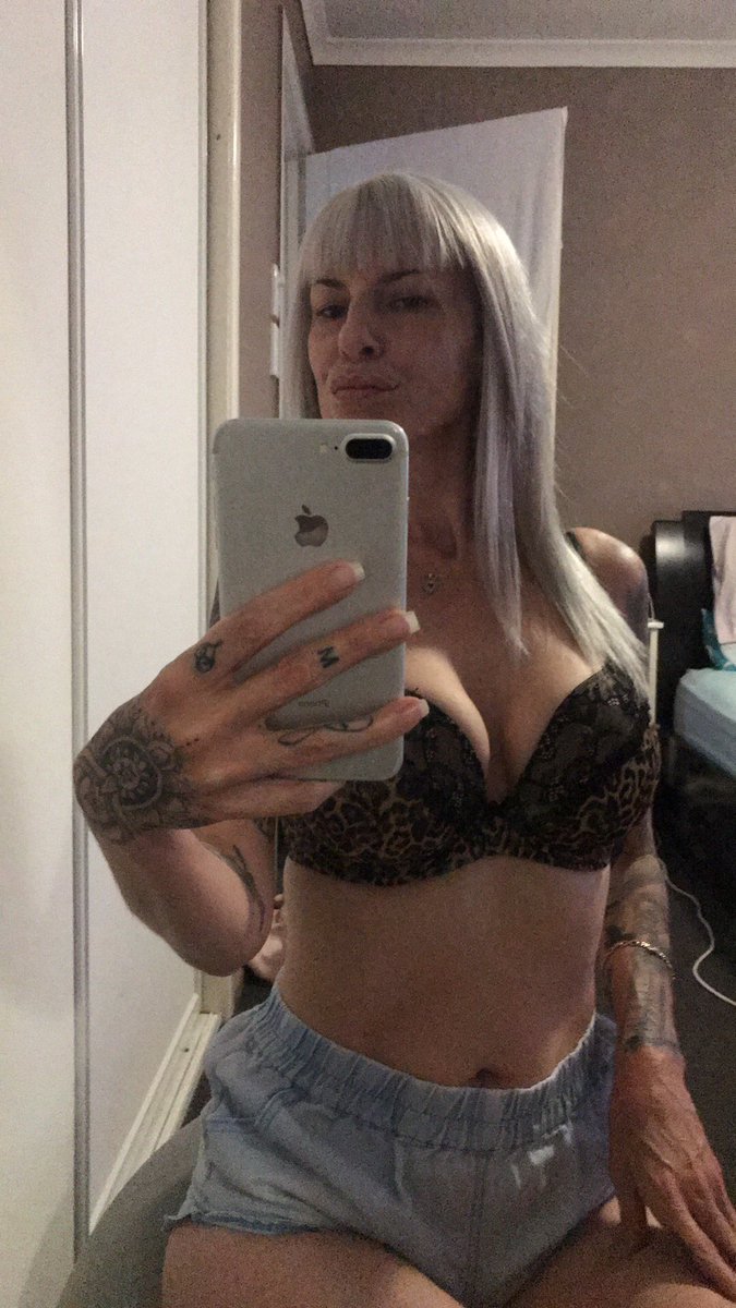 resaday's tweet image. So impressed with the #quality of these #extensions from @ZalaHair arrived in 2days and absolutely #perfect colour match 👩🏼‍🦳🤗🥳