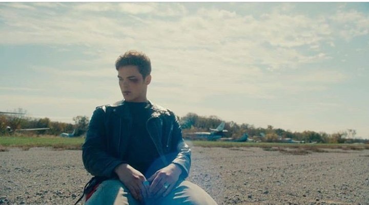 pero_veroo's tweet photo. I won't let, won't let it go down in flames #DownInFlamesMusicVideo https://t.co/p7qNjy4ZOp