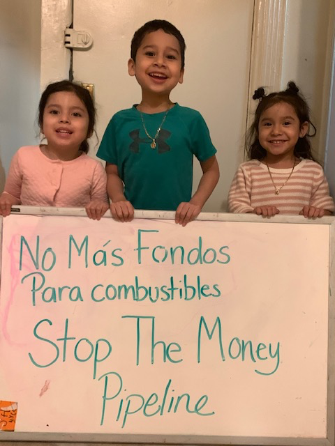 nychange's tweet photo. Wall Street is robbing the planet from future generations. The Avendano's in Flatbush #DemandAFuture: No Más Fondos Para Combustibles Fósiles! #StopTheMoneyPipeline @sunrisemvmtnyc @StopMoneyPipe https://t.co/hnO9gcxMuV