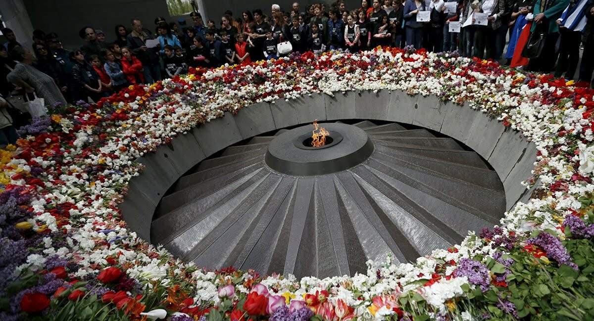 bricazar's tweet photo. Asesinato por fusilamiento  de 250 líderes armenios en Ankara,  comienza el primero genocidio del SXX contra el pueblo armenio, morirían hasta 1923 dos millones de armenios en Turquía. Hitler en 1939 decía "¿Quien se acuerda del aniquilamiento de los armenios?", el mundo  olvidó https://t.co/tvf7gGX9yk
