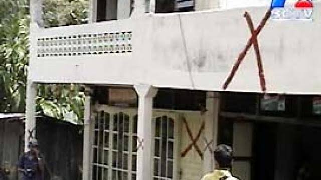 Mereka akan mendatangi sejumlah rumah terduga dukun santet, memberinya tanda, biasanya berupa susunan batu atau tanda X. Kemudian tak lama, beberapa hari setelahnya terduga dukun itu telah ditemukan tewas.