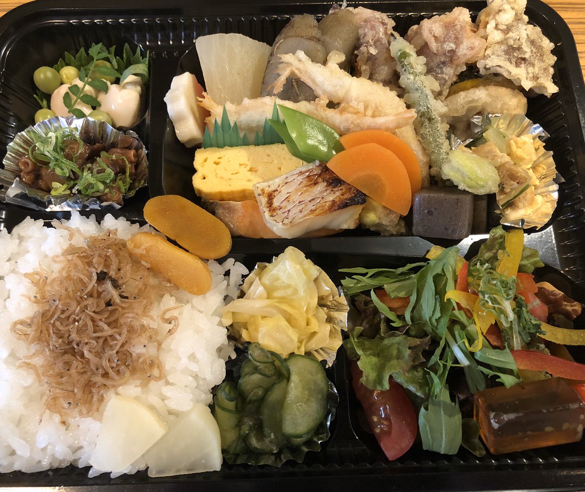 hjm___ok's tweet photo. 僕のお兄の店。
テイクアウトでの営業です！
配達も可能です！
マスクもあります！

旬菜馳走　慈秀(じしゅう)
西宮市神楽町4-5
11時〜14時　
定休日　水・日
0798-22-2388

連絡いただければ、予約もできます！ https://t.co/wxfrZgMQ55