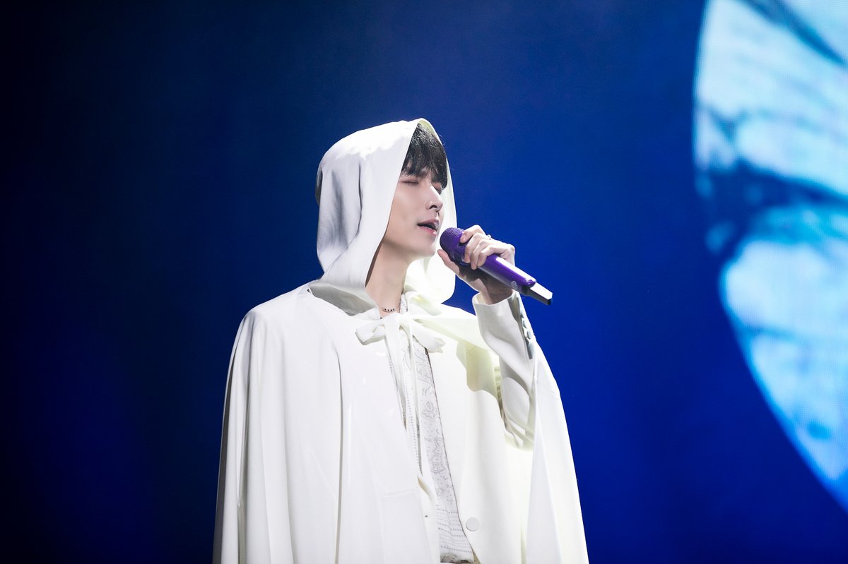 lay_studio's tweet photo. Hi everyone! Are you excited to see @layzhang perform Love Lay on the second episode on #CZR2? It goes live for our international fans at 8:00PM (GMT+8) on 4/24! You don’t want to miss our charming man in the cape! 

LINK TO WATCH: https://t.co/LAKCOWIlF2 https://t.co/WxZe6omlle