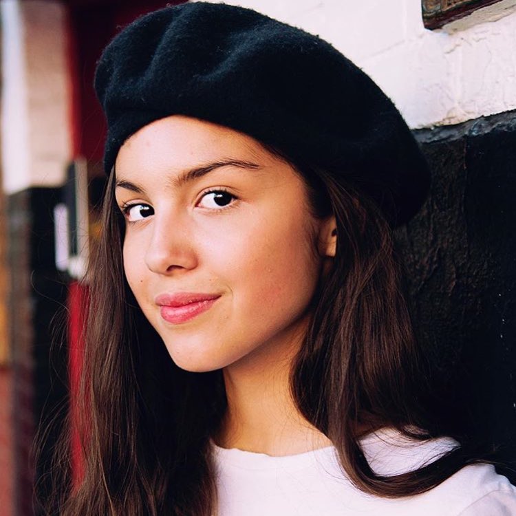 — black hat;