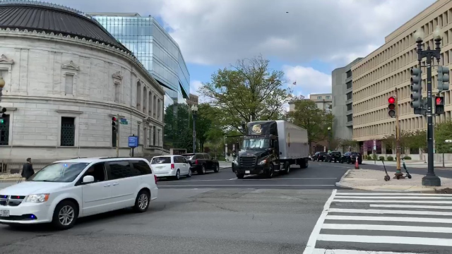 UPSarahGO15's tweet photo. UPS Freight driver Charlton has entered the White House gates to prepare for this afternoon’s celebration of America’s truckers. @FreightUPSers #ThankATrucker https://t.co/Cn37nUKUFX https://t.co/cQRaSLniqK