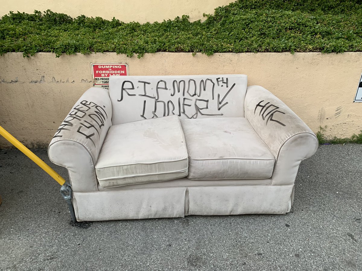 #HaveYouSeenAFreeCouch <a href="/darksecretplace/">TheDarkSecretPlace</a> A lot of memories come w/ this free couch, but ready to make some new ones. Alley off Rochester Ave, West LA.
