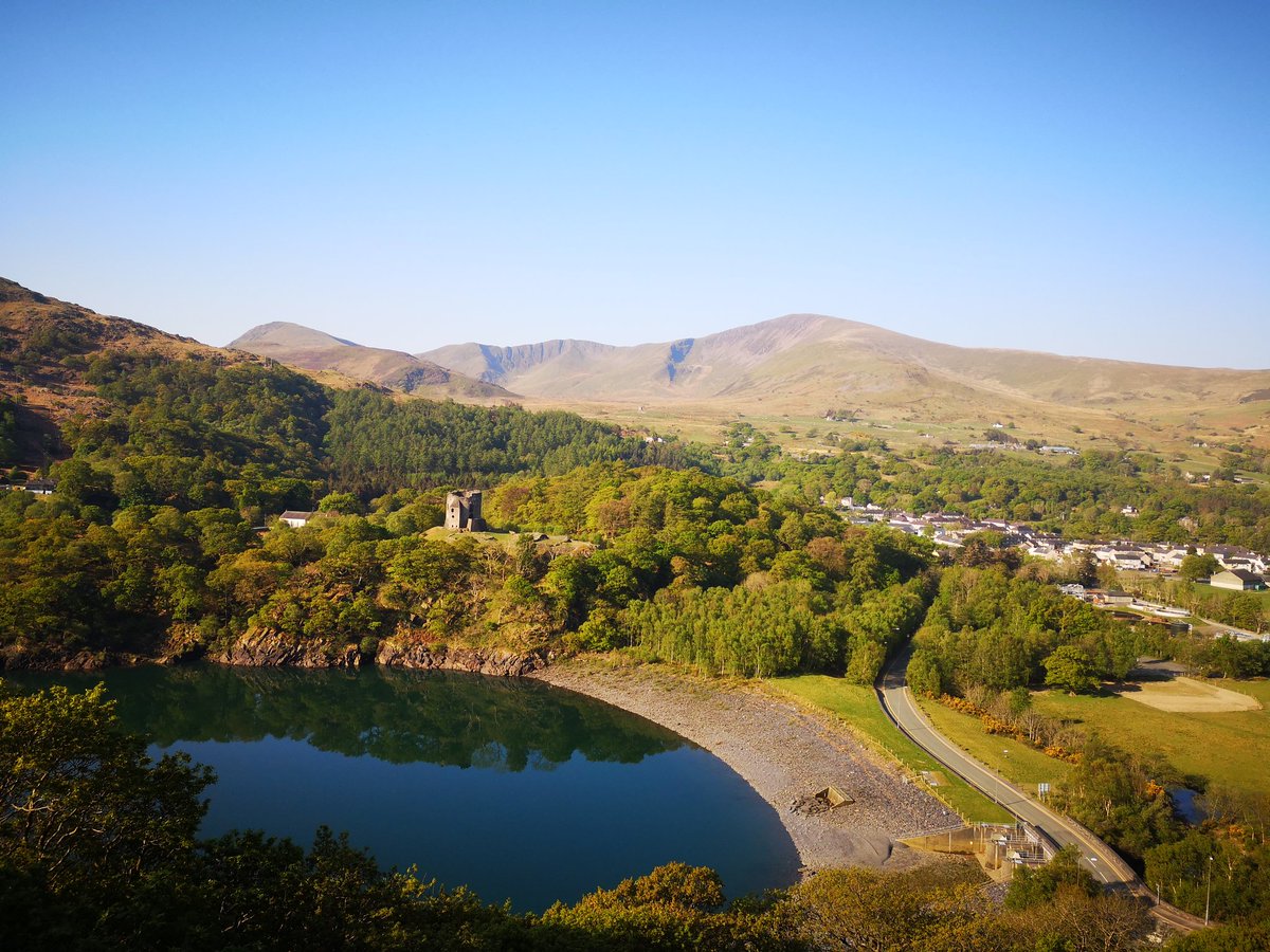 juliapgjones's tweet photo. Changed my morning run and got a different view of my lovely village. Is this an unusually perfect spring? (or am I just noticing more this year as rushing around less?). If you've not visited North Wales do come once all this is over. https://t.co/wJFZwuxQAM