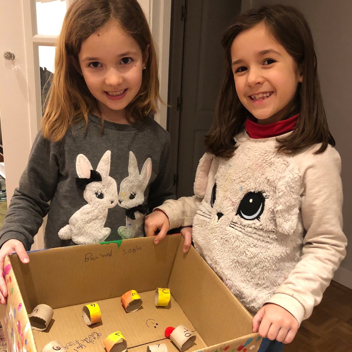 Colegio_Brains's tweet photo. Nuestras alumnas de Primaria de María Lombillo, Bea, Sofía y Eliza, se han divertido mucho con las actividades de P.E. de esta semana de sus profes Javi y Manolo. ¿Queréis disfrutar de ellas en casa? Estad atentos a Brains TV, ¡que todos los días tenéis sección deportiva! 💪 https://t.co/n8PI65PvBW