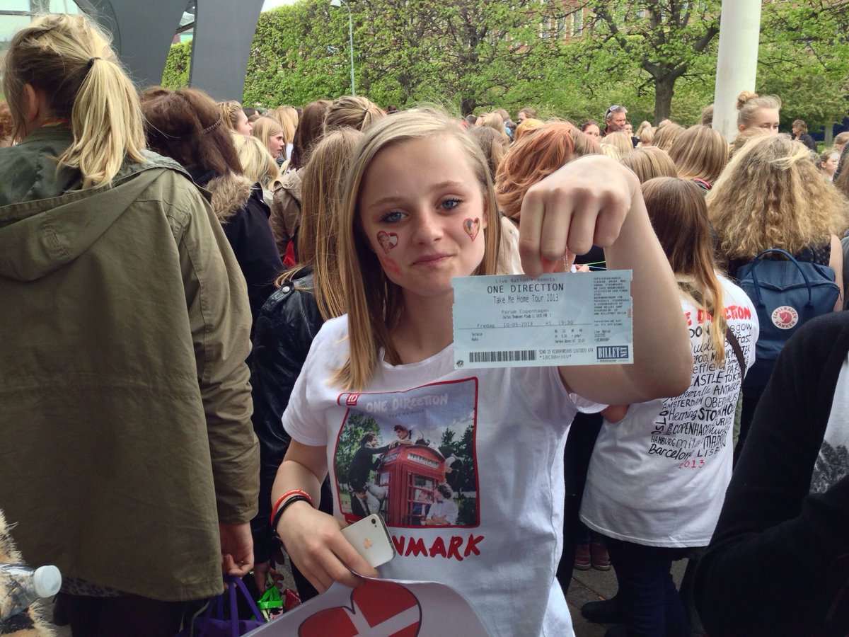 May 10th 2013 (Copenhagen, Denmark) - One Directionthis was the only picture I could find of inside the concert + a picture of little me, best day of my life lol