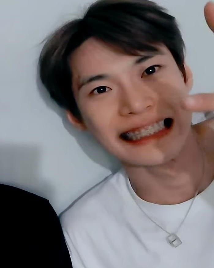 พี่นทฟันเหล็กเด็กแนว  <a href="/doyoungzaunx/">ปิดครับ</a> o̴̶̷᷄ ·̫ o̴̶̷̥᷅