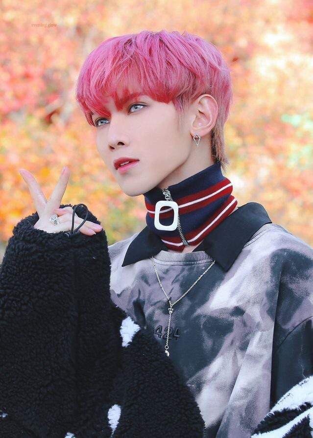 Pink Yeosang is ICONIC