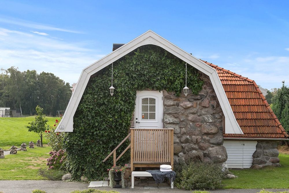 10 Stylish Interpretations of the Charming Scandinavian House Design homedit.com/scandinavian-h… <a href="/miqadessh/">Simona Ganea</a>