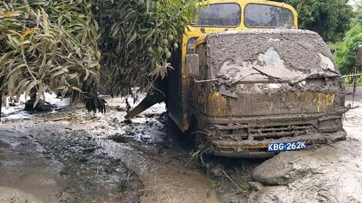 SosurwoFonds's tweet image. Ons projectgebied: sprinkhaneplaag, steeds gaande is
en toen coronavirus en nu modderstromen, stad,  dorp en school weg. 28 doden, vermiste kinderen. 
wederopbouw, a must!  steun voedselpakket project: 
#rijnmondhelpt
#delikt 
@rijndam_rc
@RTV_Rijnmond
@3FM
@3voor12Rdam

H.DANK