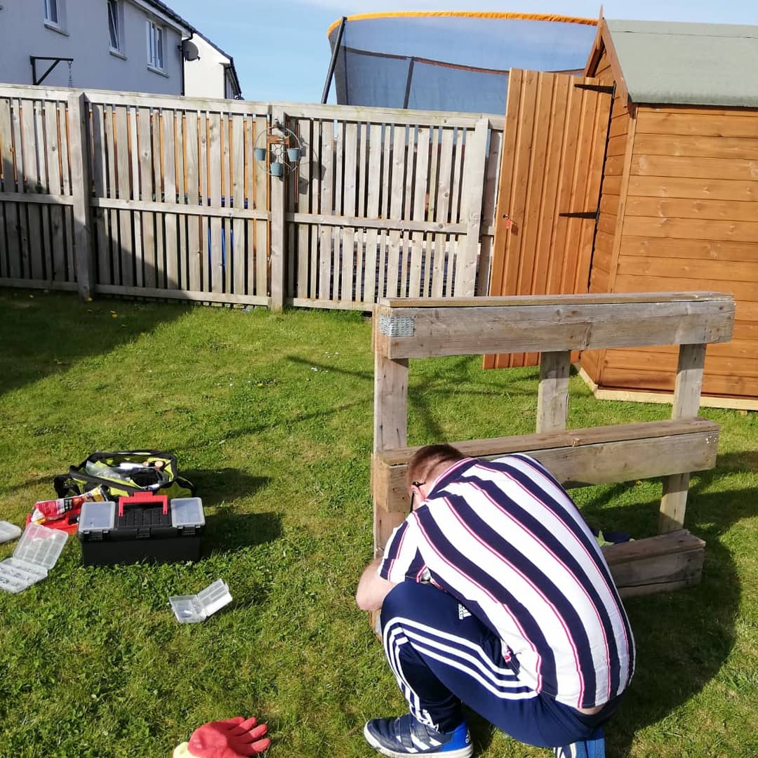 GlebeLCAST_Fife's tweet photo. DIY garden planter underway! Ryan is absolutely excellent at jobs like these. So rewarding ❤💚💜💙💛#garden #gardening #sensory #housingsupport #care #socialcare #job #work #keyworkers #positivechanges #diy #wingingit #capable #positiverisktaking @CornerstoneScot https://t.co/0QCdapZokI