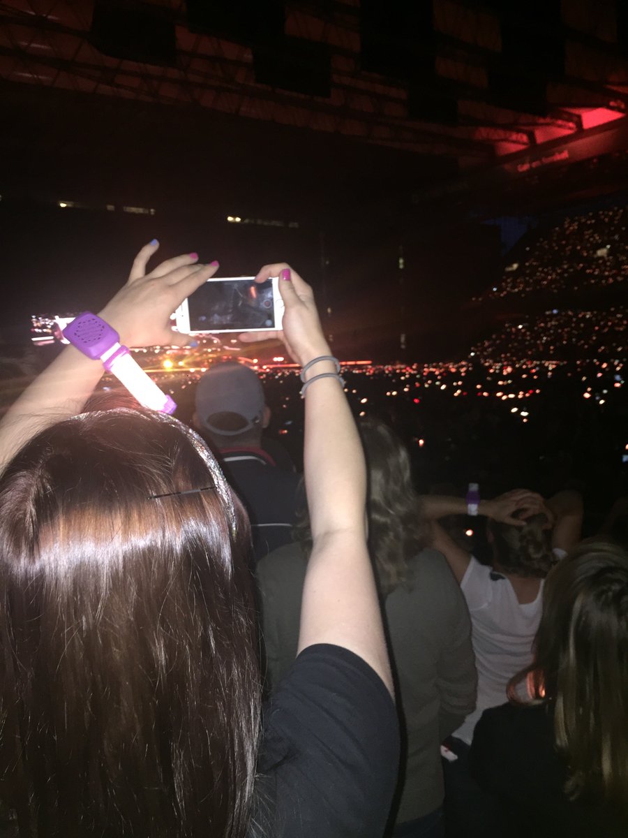 July 5th 2016 (Copehagen, Denmark) - Coldplayone of the best concerts I've been to visually, wow