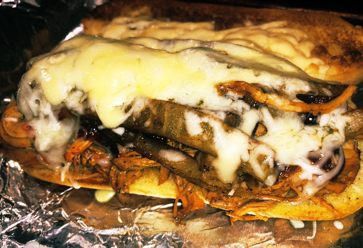 whatwouldFJdo's tweet photo. #bbqpulledchicken #gouda #mozzarella #parmesan #asiago #sweetonions #Foodie #StayHomeSaveLives https://t.co/DPwR3kN2pF