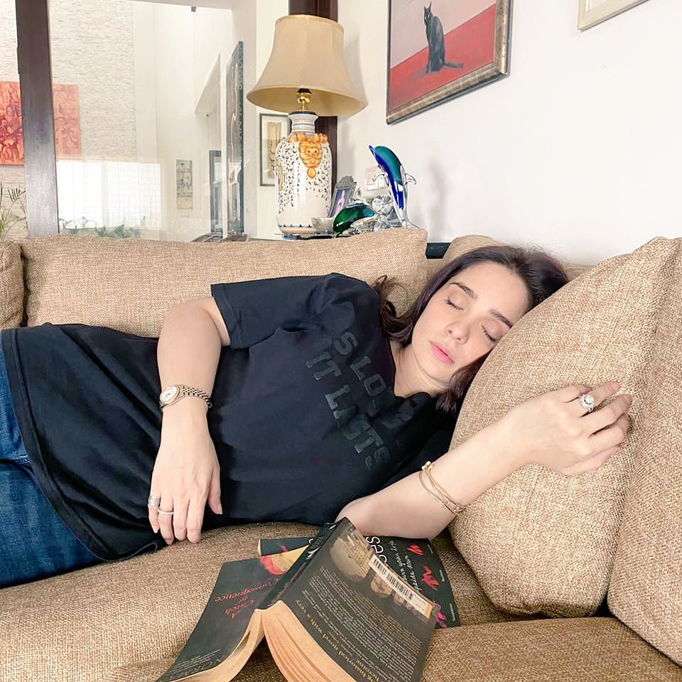 JuggunKazim's tweet photo. Sometimes I take a mid morning nap(I wake up at 6am) and my son(Hamza) decides to take a picture to make fun of me!
๐คฃ๐คฃ๐คฃ
#coronadiaries #CoronavirusLockdown #momofboys #midmorningnap https://t.co/fG66o1ub42