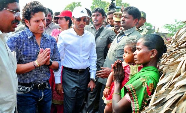 After transforming the lives of villagers in Puttamraju Kandriga in Andhra Pradesh, Indian cricket icon and Rajya Sabha MP Sachin Tendulkar adopted Donja in Osmanabad (Maharashtra) under the Sansad Adarsh Gram Yojna. #HappyBirthdaySachin  @sachin_rt
