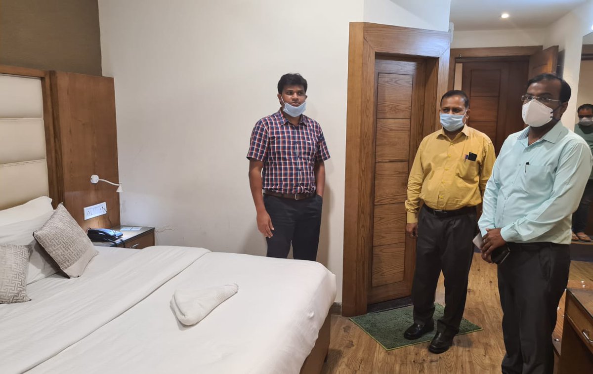 क्वॉरेंटाइन सेंटर बनाने के लिए नगर के विभिन्न होटलों का निरीक्षण किया तथा उपलब्ध सुविधाओं का को देखा।