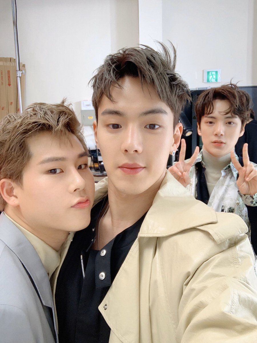 OfficialMONSTAX's tweet photo. [#셔누] 몬베베! 오늘도 즐겁고 행복하고 맛있는 하루 보내요 !! #바자화보 https://t.co/J6SHPM84KD