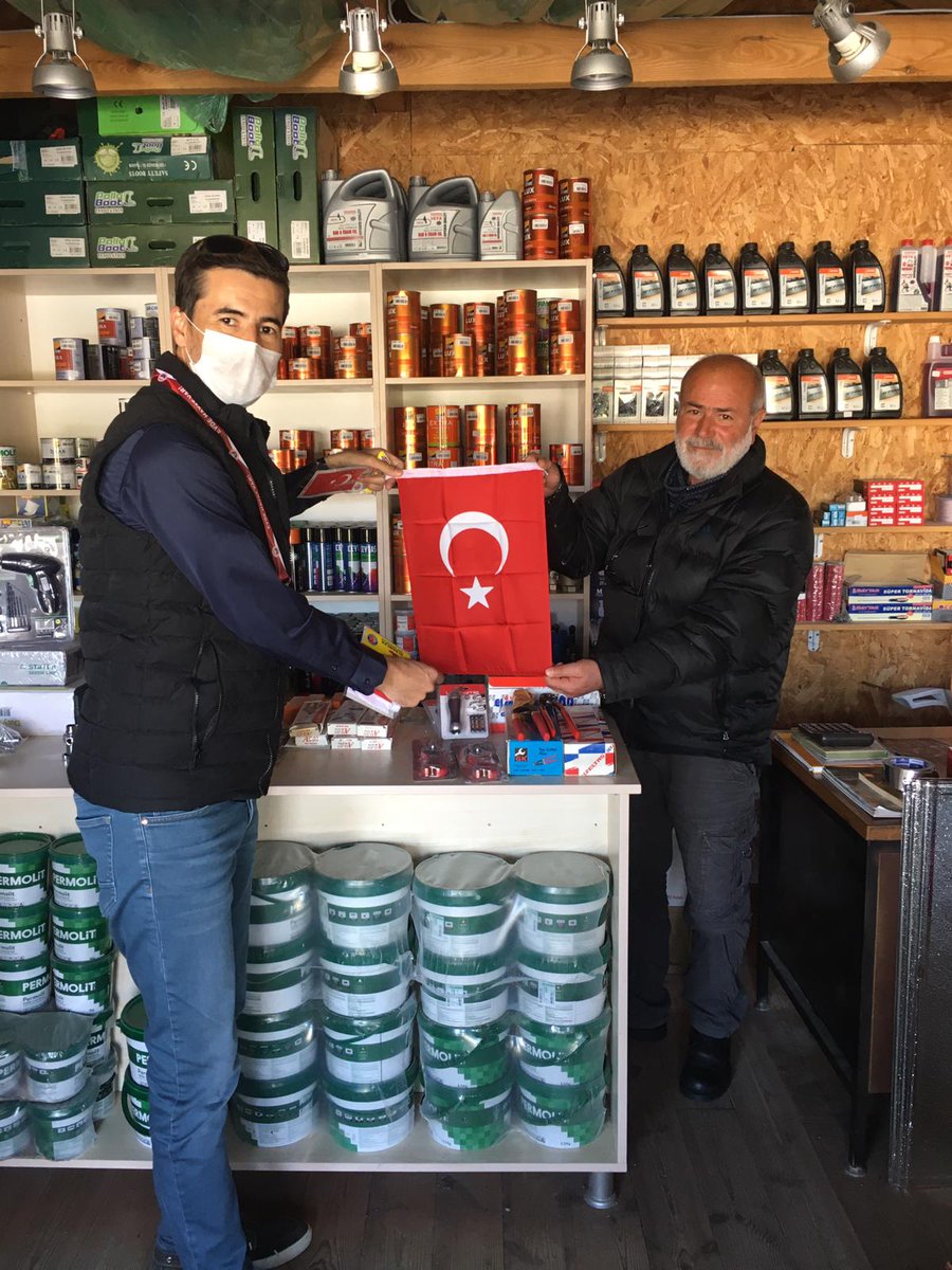 zafertopuzz's tweet photo. Esnafımızı gezip Şanlı Türk Bayrağımızı hediye ettik.
@valikirklareli 
@KIRKLARELIMEM 
@ziyaselcuk 
@tcmeb 
#Kırklarelide23Nisan 
#yuzyillaryasa23nisan https://t.co/n3USvbZGCh