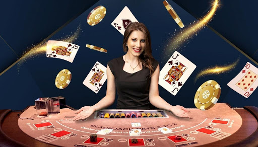 Игра в интернете на реальные деньги. Дилер в казино. Игрок в казино. Live Casino игры. Девушки в казино.