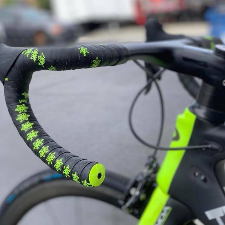 Intermax Supacazバーテープの中でも非常に人気の高い Super Sticky Kush Galaxy Supacazのasanohaマークをどういう風に出すかは 巻き方次第