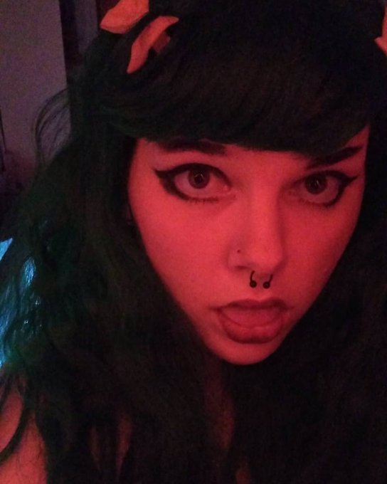 You're not my daddy anymore 😾😾😾 https://t.co/fuMIUjEKd1