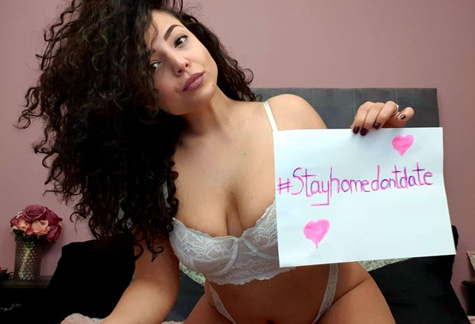 #StayHome #StayHomeDontDate
#STOPcorona #COVIDIOTS #StayAtHomeAndStaySafe

Come see #online on #ImLive
https://t