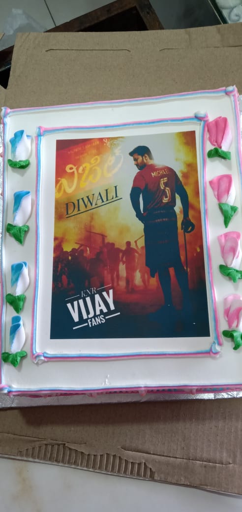 muralivj000's tweet photo. Really feeling sad about #MissingMaster in theatres. from past 2years we celebrating #Thalapathyvijay anna movies sky level 
.Now waiting for #MasterFDFS will add welfare activities this time.

Really Inspiring from Tamil  Nanbans  in aspect of doing welfare ..
Love u #Vijay anna https://t.co/LoXEGAcd5p