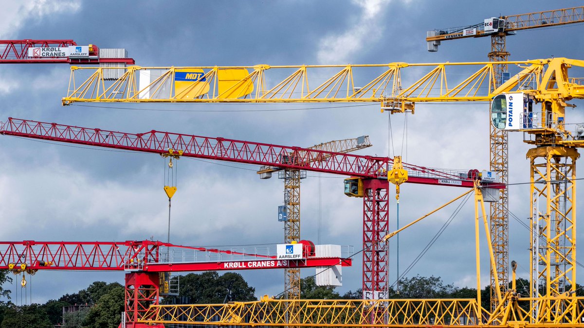 Vi  ønsker at hjælpe med at afbøde virkningerne af coronakrisen. Derfor har vi afsat 175 mio. kr., som skal gå til at støtte en bæredygtig udvikling af byggeriet. 
Tidligere støttede projekter kan også få hjælp, hvis de er særligt hårdt ramt af krisen.
realdania.dk/nyheder/2020/0…