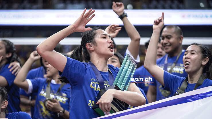 #15 BEA DE LEONCRDJ is ready for Maraño's replacement. BDL would have been that girl. She spent months of training w/ DLSU. She started familiarizing CRDJ's system until one day she decided to play for ADMU. But how dominant would she be right now had she stayed under CRDJ? 