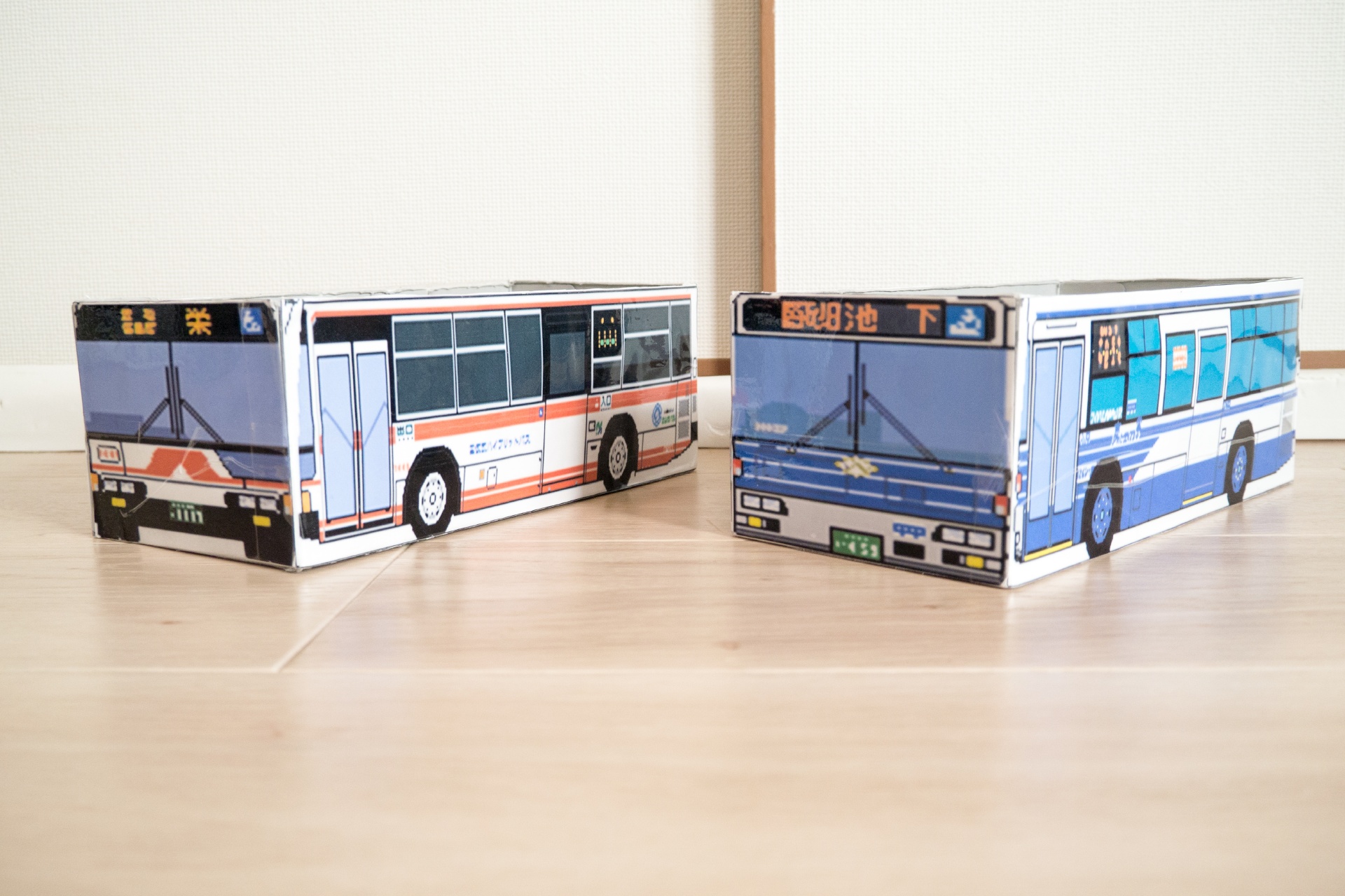 けっぱ 最近バスがお気に入りの娘のために ペーパークラフトの素材を拡大して ティッシュの空箱を改装 左が名鉄バス 右が名古屋市バス T Co F0rdh7qhar Twitter けっぱ 最近バスがお気に入りの娘のために ペーパークラフトの素材を拡大して ティッシュの空箱を改装 左が名鉄バス 右が名古屋市バス T Co F0rdh7qhar Twitter