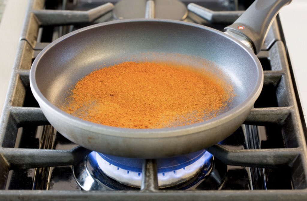 _justfresh's tweet photo. Wondering how you can revive your old spice?
Toss over medium heat for 3 minutes and it is good as new!
This draws the remaining oils to the surface so you can use the last of your spice jar.
#tipfriday #refreshyouroldspice #goodasnew #Justfresh https://t.co/8XghM1Rb73