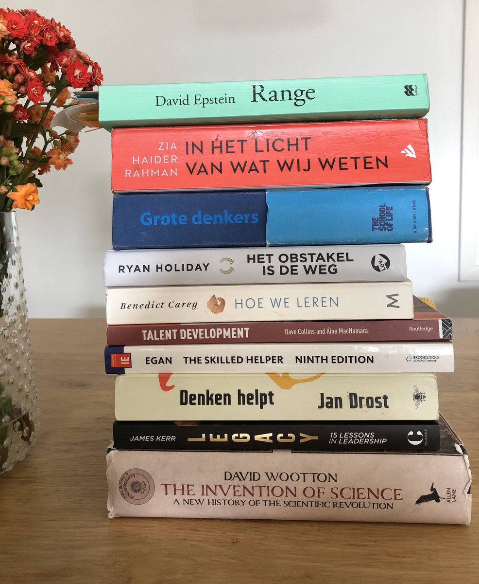 De boeken die mij het afgelopen jaar inzichten hebben gegeven als mens, professional en liefhebber. Nog een aanrader voor de komende periode?  #dtv #dagjetelaat #wereldboekendag #ontwikkelen #sportmeetsscience