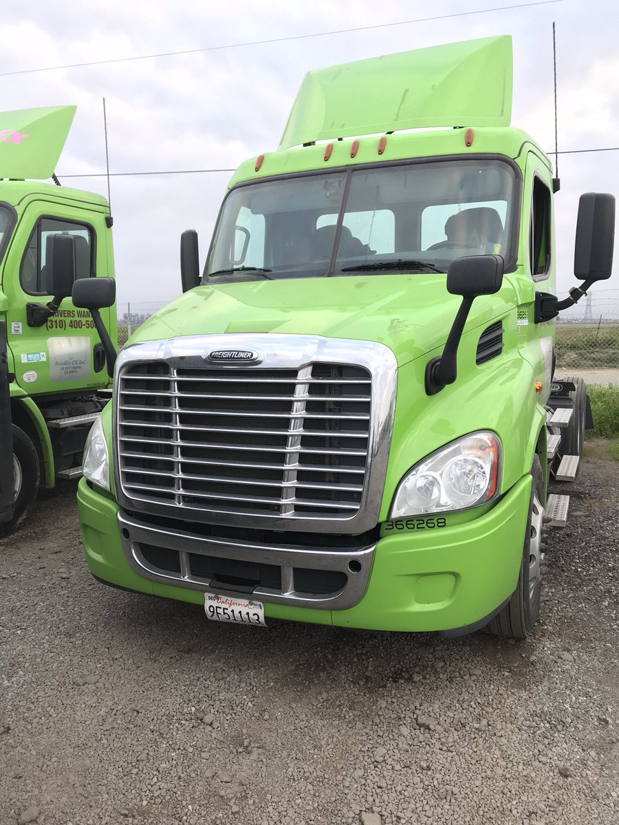 BestruxRoad's tweet photo. 24/7 Roadside assistance. Heavy duty jump start, #Mobile trailer repair, mobile truck repair, onsite truck, trailer &amp; tire repair https://t.co/4qnqb8xBdw