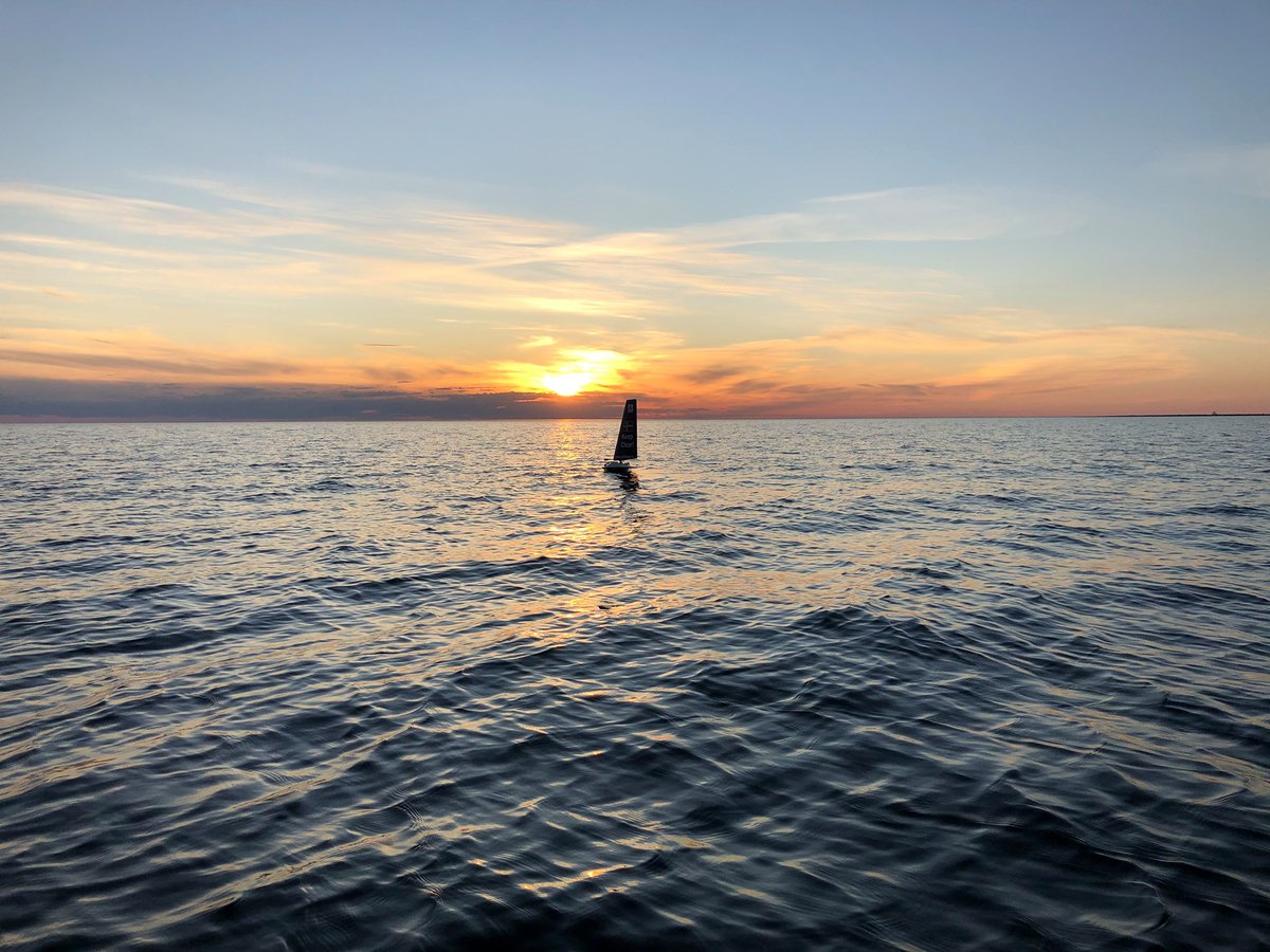 SLU Aqua Sailor seglade igår ut från Gotlands västkust, sjösatt av <a href="/hentatisundberg/">J. Hentati-Sundberg</a> i läckert kvällsljus. Fram till juli seglar den runt mellan #Öland och #Gotland och samlar in data om mängden #fisk och #djurplankton.