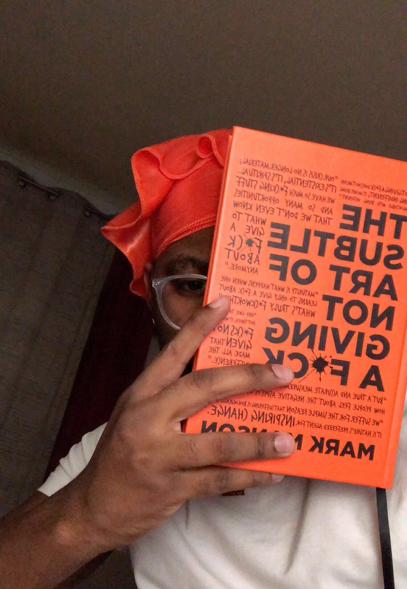 ligonde_sama's tweet photo. TL asleep ??? Ayt so I decided to match the book with the durag cuz I was bored 😬☝🏾 https://t.co/K4Xp5eXllQ