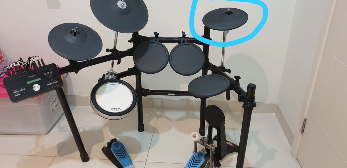 Jual cepet Drum Elektrik Yamaha DTX 522k.kondisi mulus bgt, cm dipake latihan di rumah 5x.minus ada yg cymbal(lingkar biru) yg mati, tp sptnya cm cable aja. 6jt (nego), ambil sendiri di Gading Serpong. Wa aja +62 812 1310 3760 <a href="/DrumBagus/">@DrumBagus</a> nitip RT ya gan 🙏