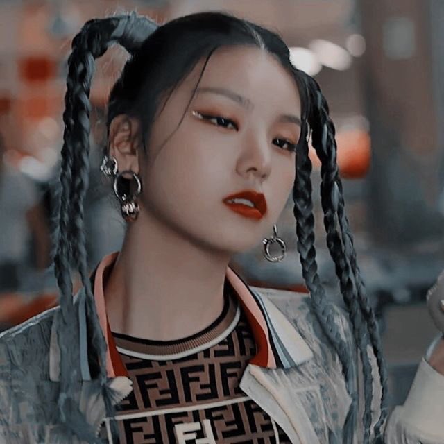 𝘒𝘢𝘯𝘨 𝘚𝘦𝘶𝘭𝘨𝘪 𝘢𝘴 𝘏𝘸𝘢𝘯𝘨 𝘠𝘦𝘫𝘪 : 𝘢 𝘵𝘩𝘳𝘦𝘢𝘥.