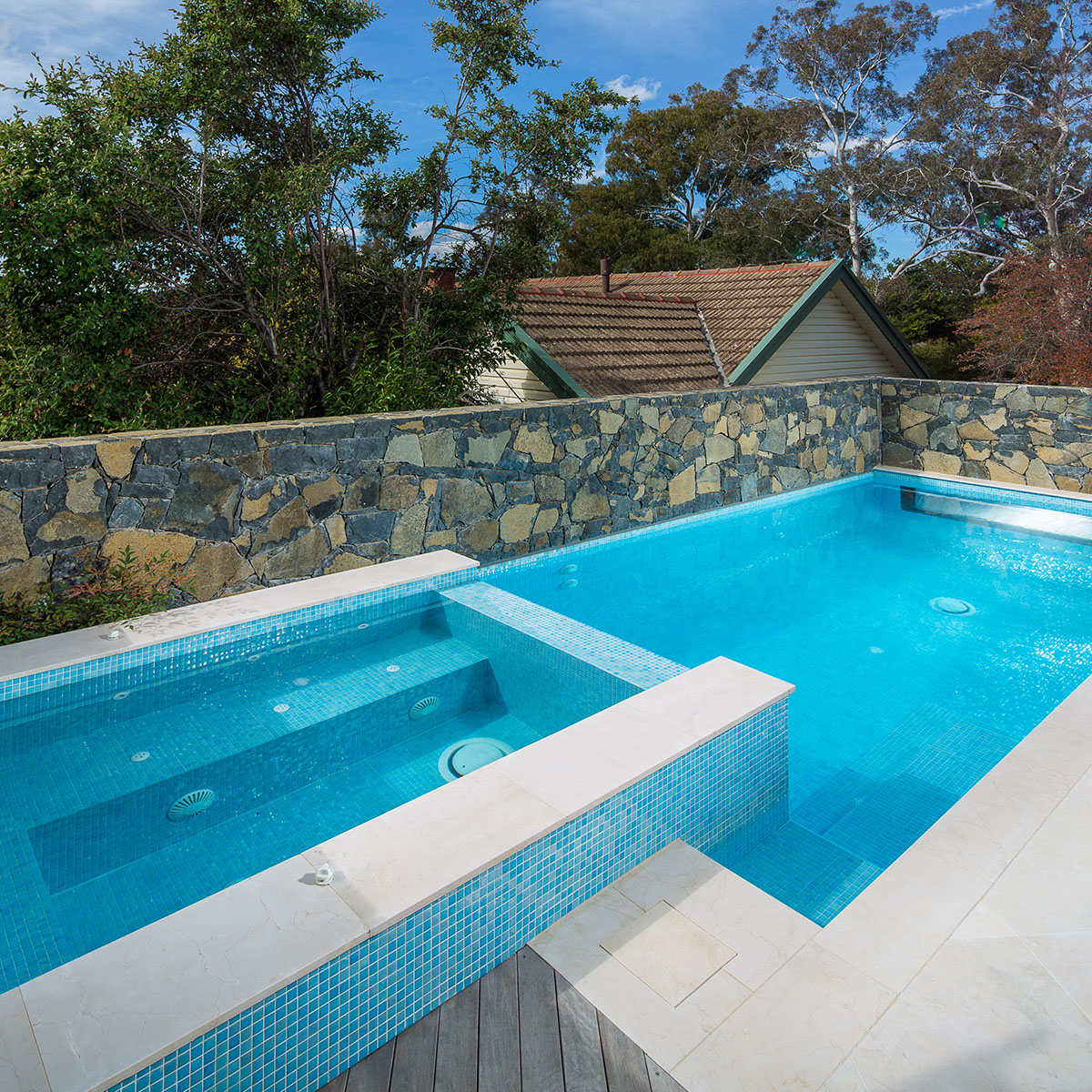 HISBALITmosaico's tweet photo. ¡Con muchas ganas del PRIMER CHAPUZÓN 💧!… Este año será diferente, lo disfrutaremos mucho más…¿Qué #piscina elegirías para este momento?
¡Nosotros nos quedamos con este proyecto con mezcla personalizada #OpenMixHisbalit! 💙 #mosaico #diseño
📸: #ArtisanStone https://t.co/iH8su5MLZi