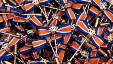 Xantrx's tweet photo. #lintjesregen Zelfbediening Lintjesregen! 
Vandaag voor alle “onderdanen” die op welke  manier dan ook bijdragen om de samenleving draaiende te houden zonder winstoogmerk 
Geniet van je lintje 🏅 https://t.co/LN0CkMJfBP