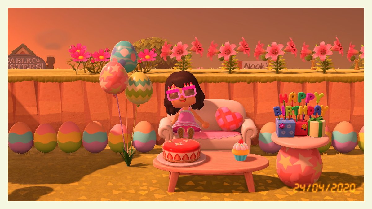 beach_cow's tweet photo. Social Distancing birthday made extra special by #AnimalCrossing #ACNH #NintendoSwitch Thank you @Lagmandy! https://t.co/v7VulMOoV4