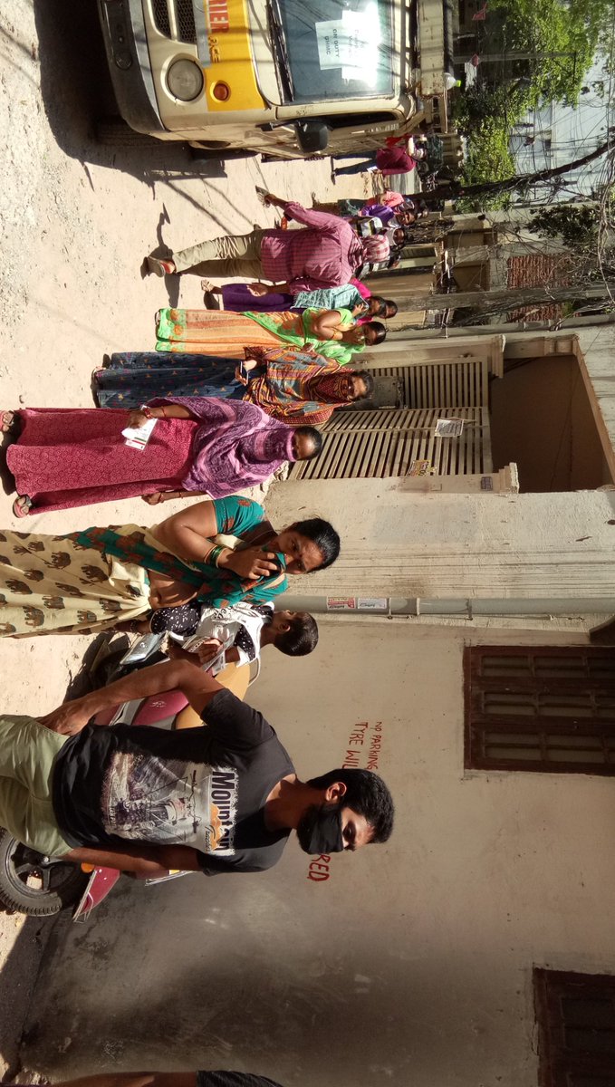 Tahsildar_khbd's tweet photo. Distribution of rice and cash, burning hot daylight -- at their houses,  2nd phase Khairtabad tahsil. We ensured social distance is maintained. Tried our best. @KTRTRS @TelanganaCMO https://t.co/qYST52YPmG