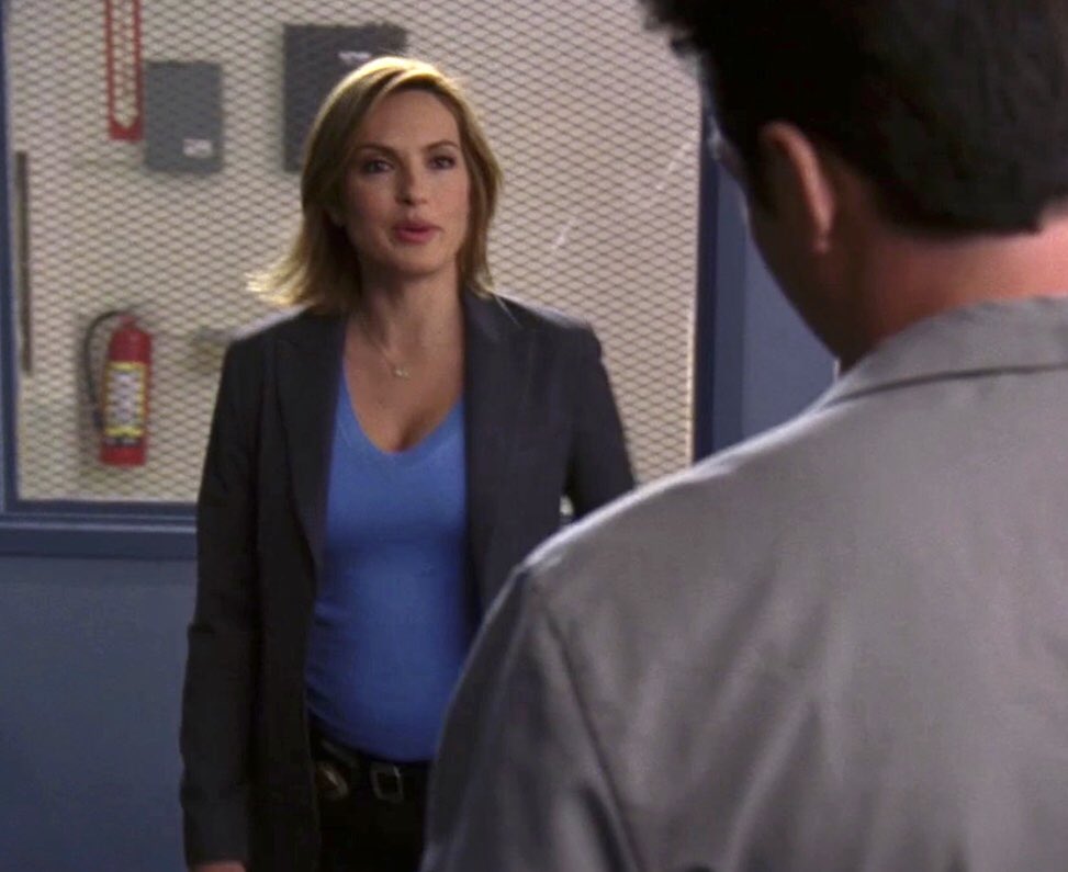 MikeeLange's tweet image. my fave thing about season 7 is everyone pretending Mariska isn’t pregnant